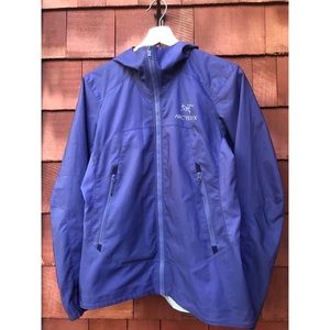 Arc’teryx water-resistant shell, women’s size M